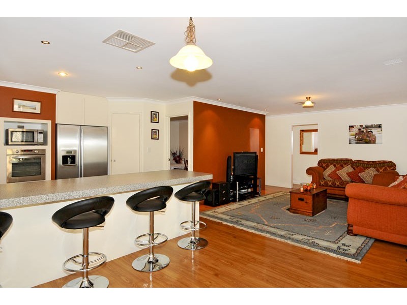 52 Floribunda Avenue, Halls Head WA 6210