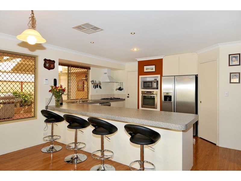 52 Floribunda Avenue, Halls Head WA 6210