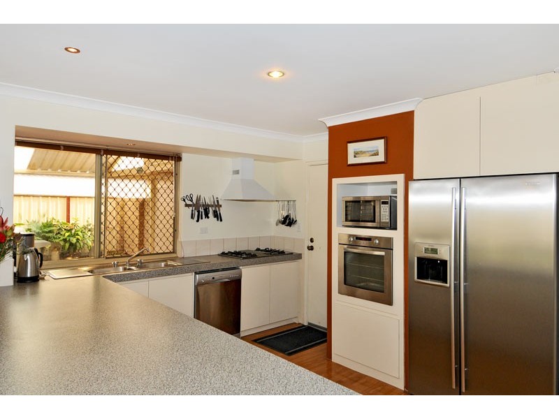 52 Floribunda Avenue, Halls Head WA 6210