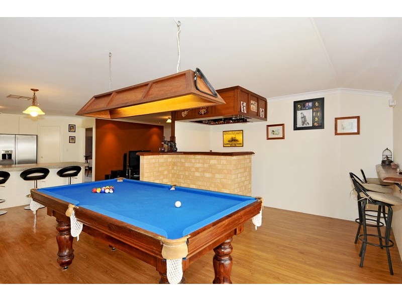 52 Floribunda Avenue, Halls Head WA 6210