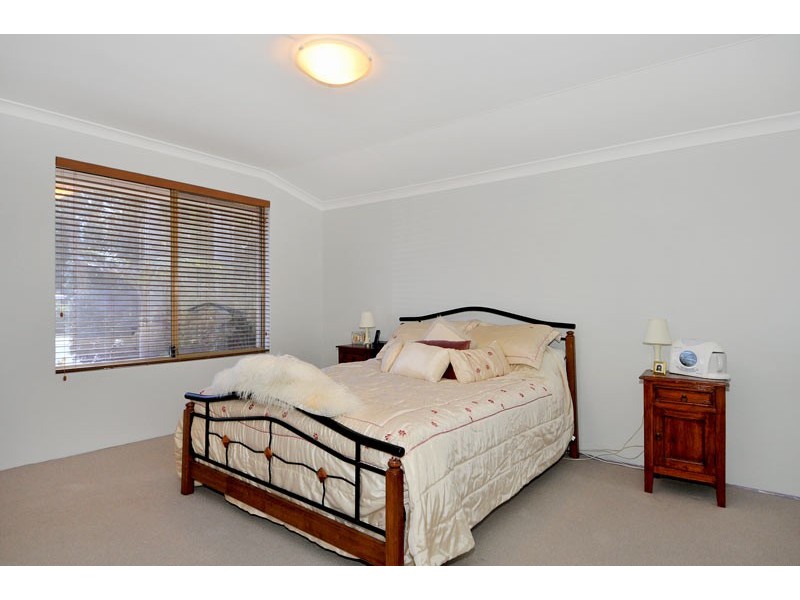 52 Floribunda Avenue, Halls Head WA 6210