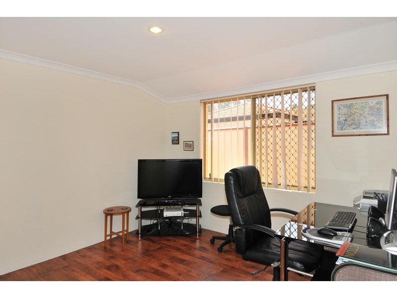 52 Floribunda Avenue, Halls Head WA 6210