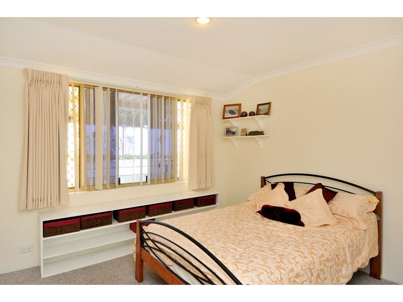 52 Floribunda Avenue, Halls Head WA 6210