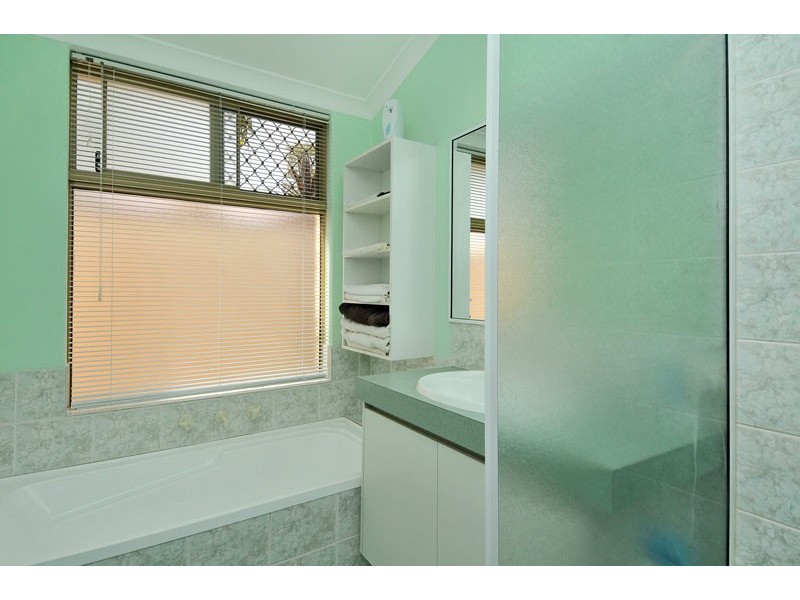 52 Floribunda Avenue, Halls Head WA 6210