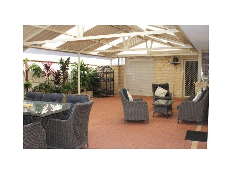 52 Floribunda Avenue, Halls Head WA 6210