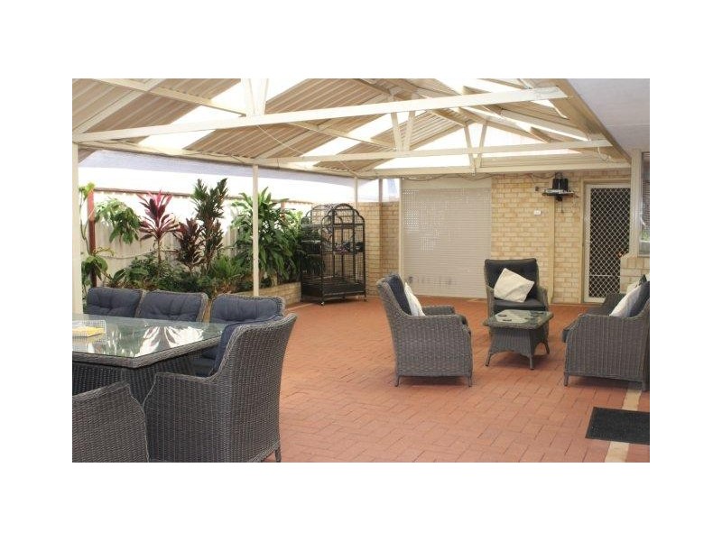 52 Floribunda Avenue, Halls Head WA 6210