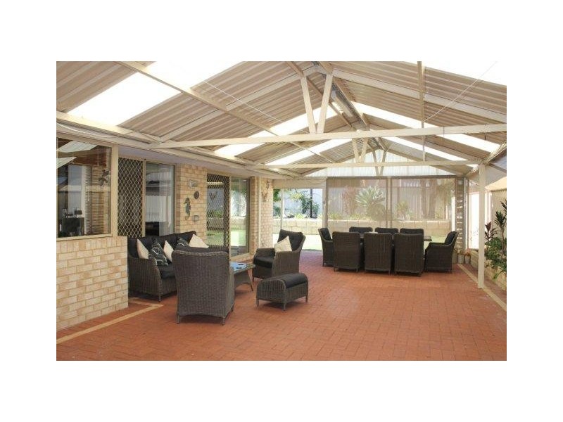 52 Floribunda Avenue, Halls Head WA 6210