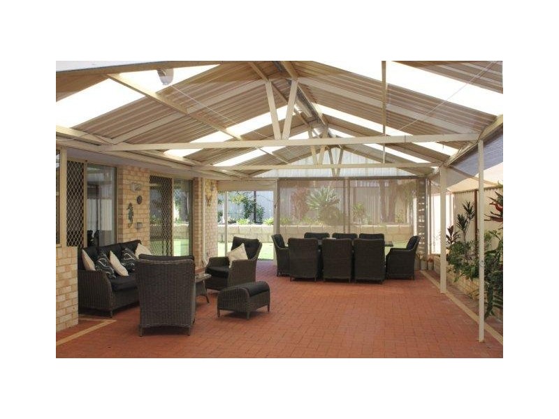 52 Floribunda Avenue, Halls Head WA 6210