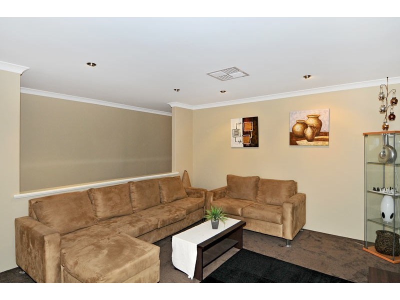 309 Oakmont Ave, Meadow Springs WA 6210