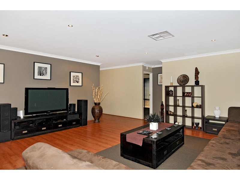 309 Oakmont Ave, Meadow Springs WA 6210