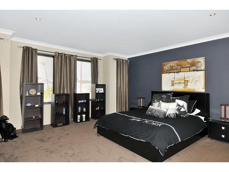 309 Oakmont Ave, Meadow Springs WA 6210