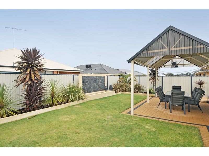 309 Oakmont Ave, Meadow Springs WA 6210