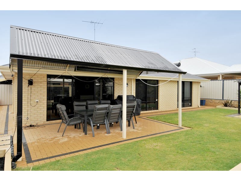 309 Oakmont Ave, Meadow Springs WA 6210