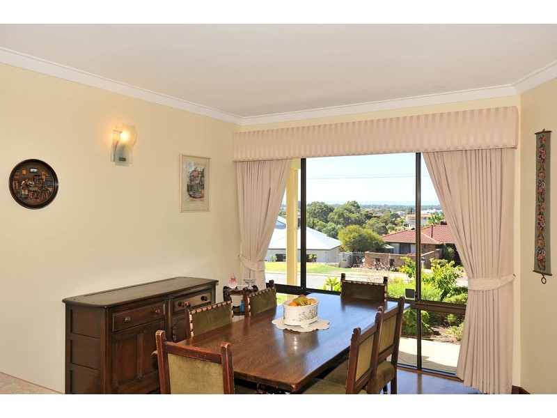 18 Armstrong Street, Halls Head WA 6210