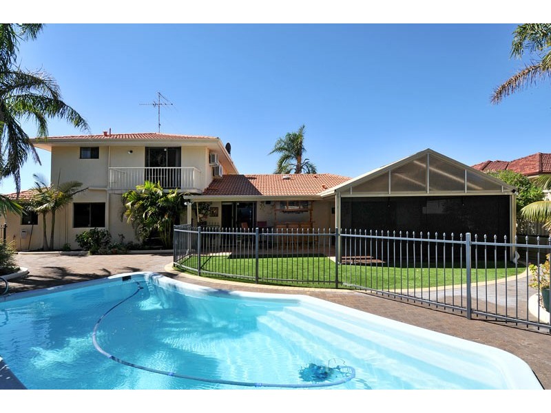 18 Armstrong Street, Halls Head WA 6210