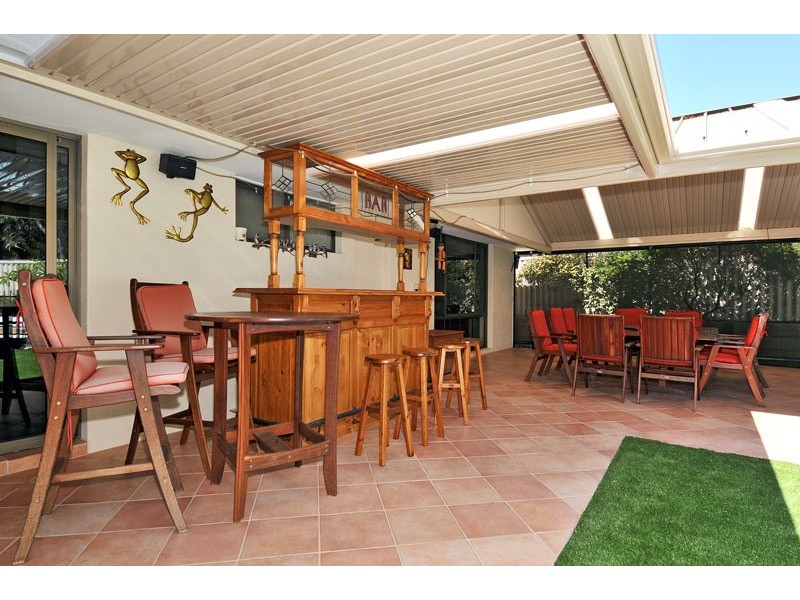 18 Armstrong Street, Halls Head WA 6210