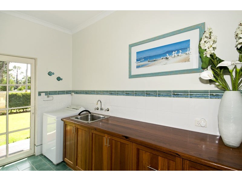 6 Ravenswood Road, Ravenswood WA 6208