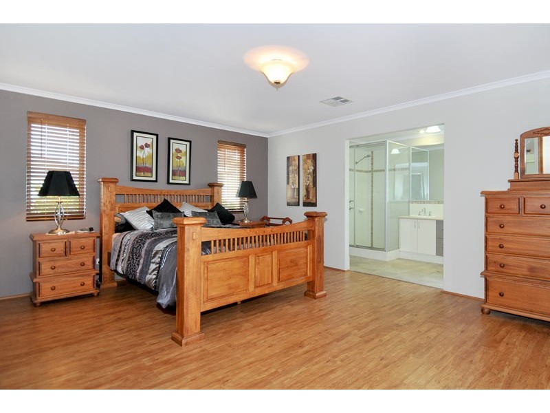 5 Roseburg Court, Meadow Springs WA 6210
