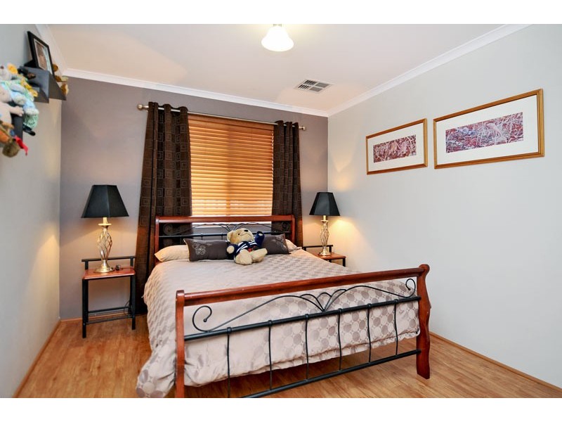 5 Roseburg Court, Meadow Springs WA 6210