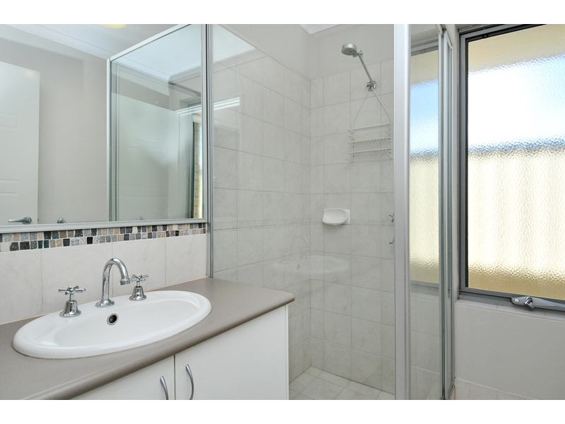 5 Roseburg Court, Meadow Springs WA 6210