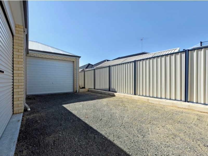 5 Roseburg Court, Meadow Springs WA 6210