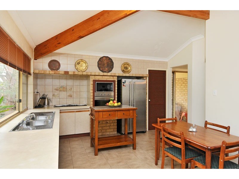 2 Jasmine Place, Halls Head WA 6210