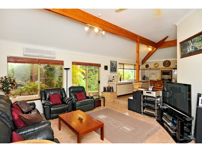 2 Jasmine Place, Halls Head WA 6210