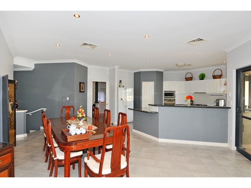 26 Picaroon Place, Halls Head WA 6210