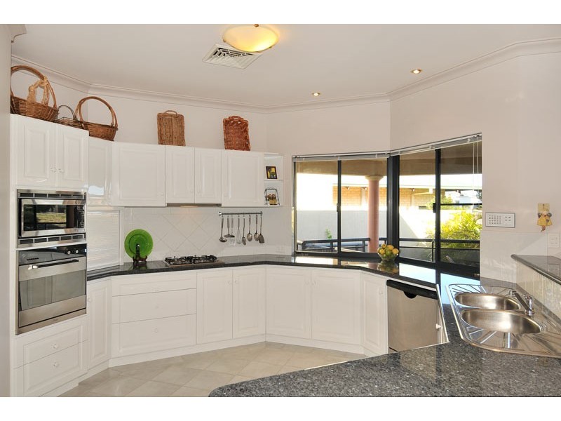 26 Picaroon Place, Halls Head WA 6210