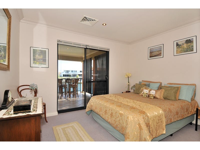 26 Picaroon Place, Halls Head WA 6210