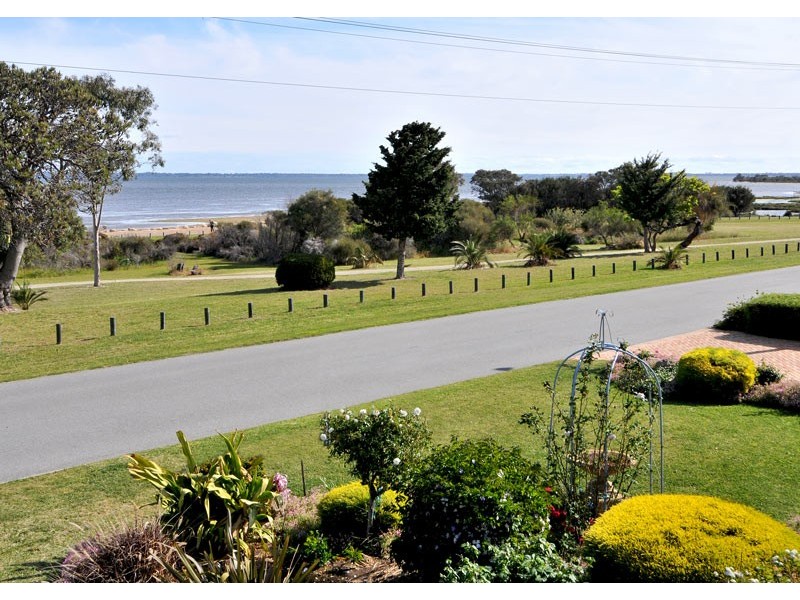 18 Peel Parade, Coodanup WA 6210