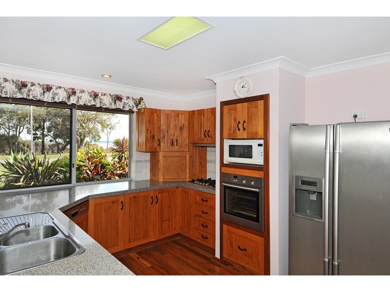 18 Peel Parade, Coodanup WA 6210