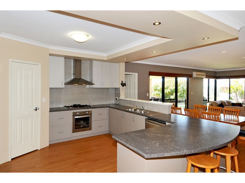 10 Grasshill Grange, Halls Head WA 6210