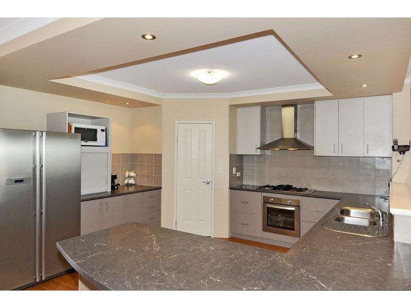 10 Grasshill Grange, Halls Head WA 6210