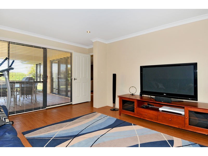 10 Grasshill Grange, Halls Head WA 6210