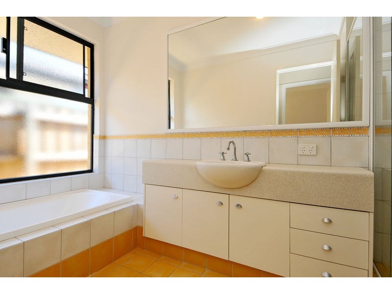 10 Grasshill Grange, Halls Head WA 6210