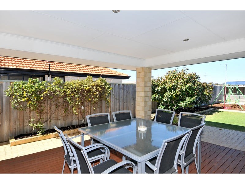 10 Grasshill Grange, Halls Head WA 6210