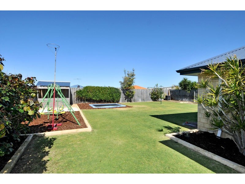 10 Grasshill Grange, Halls Head WA 6210