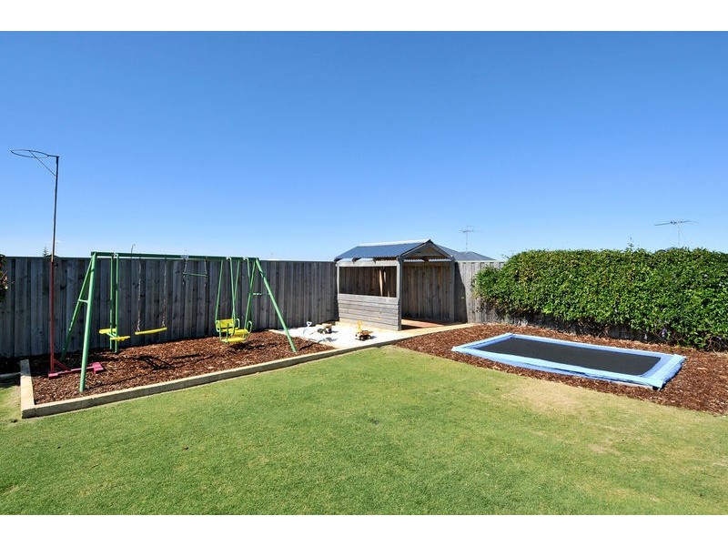 10 Grasshill Grange, Halls Head WA 6210