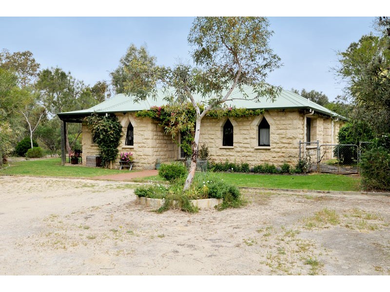 126 Riverland Drive, Stake Hill WA 6181