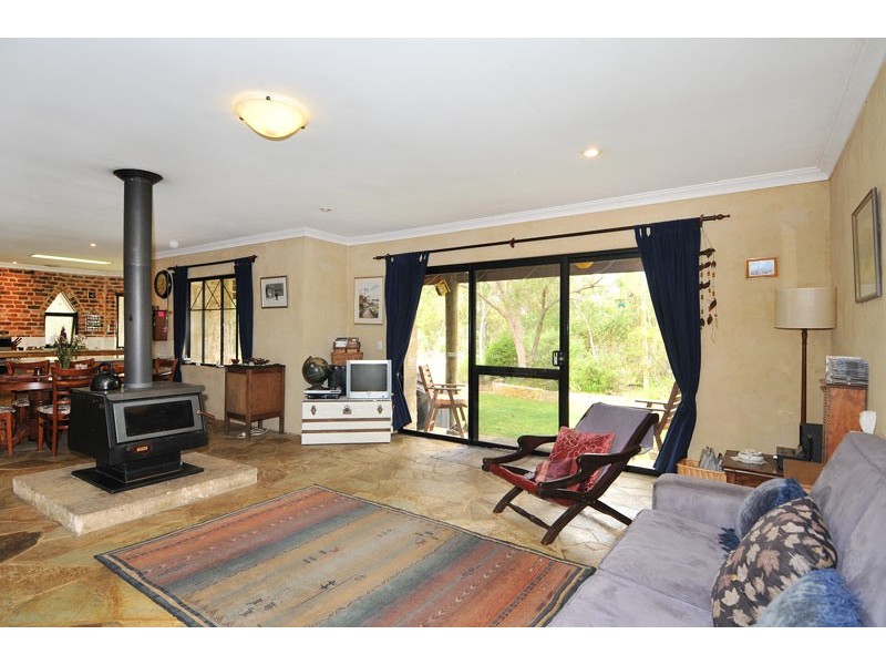 126 Riverland Drive, Stake Hill WA 6181