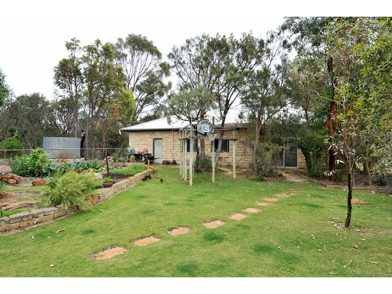 126 Riverland Drive, Stake Hill WA 6181