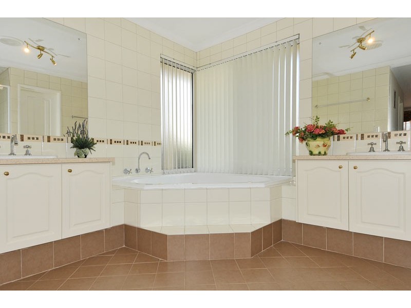 24 Beacham Street, Coodanup WA 6210