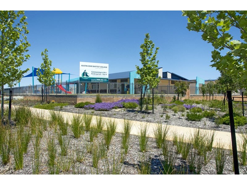 8 Fenians Pass, South Yunderup WA 6208