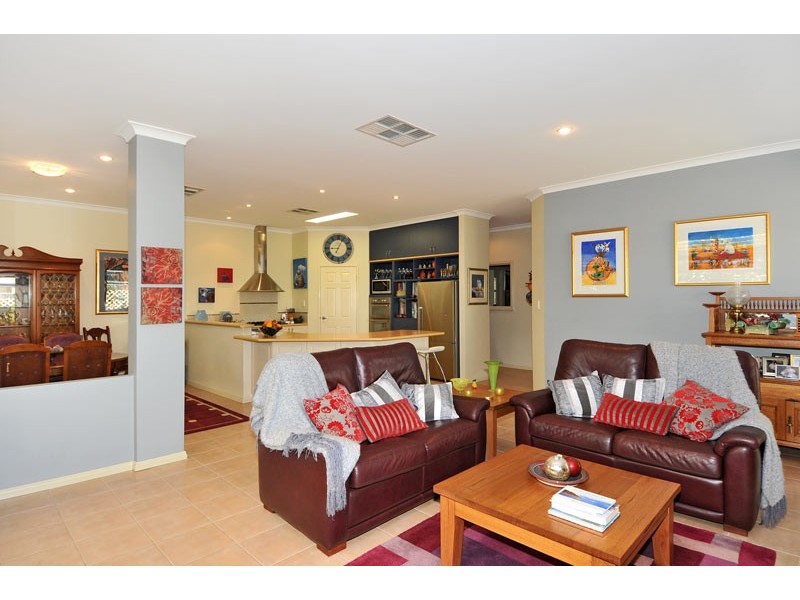 7 Onslow Court, Erskine WA 6210