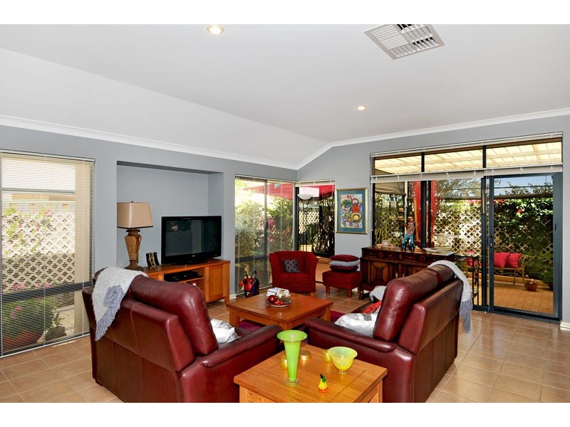 7 Onslow Court, Erskine WA 6210