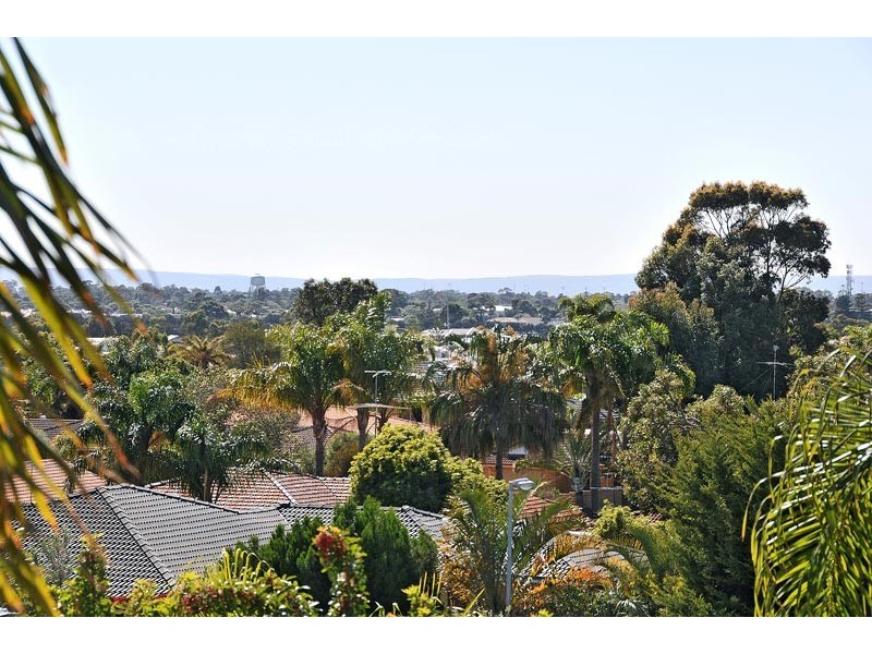 7 Barkley Place, Halls Head WA 6210