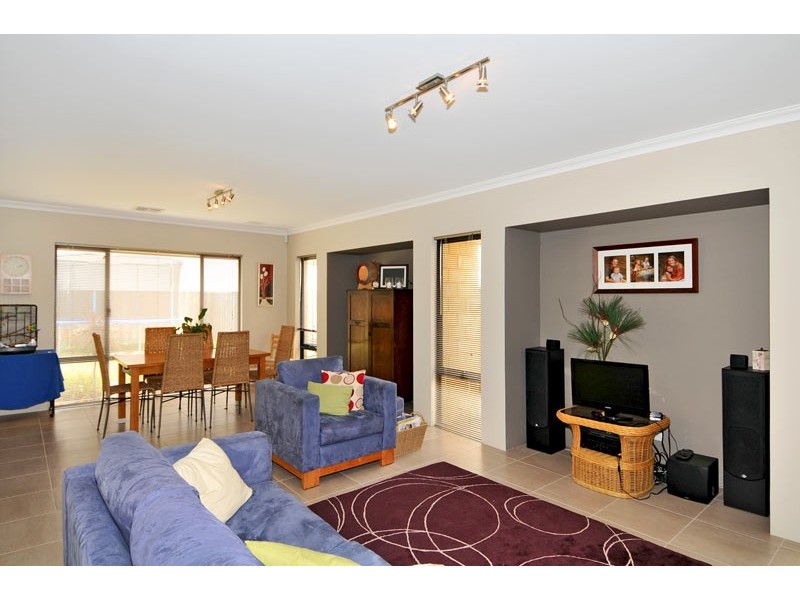 37 Tranquility Way, Halls Head WA 6210
