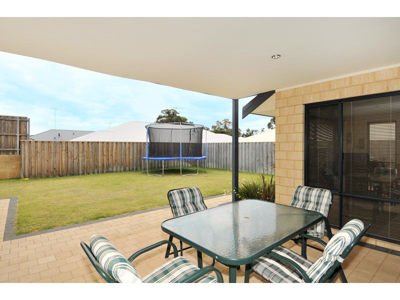 37 Tranquility Way, Halls Head WA 6210