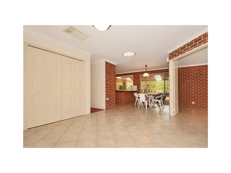 6 Queenscliff Rise, Greenfields WA 6210